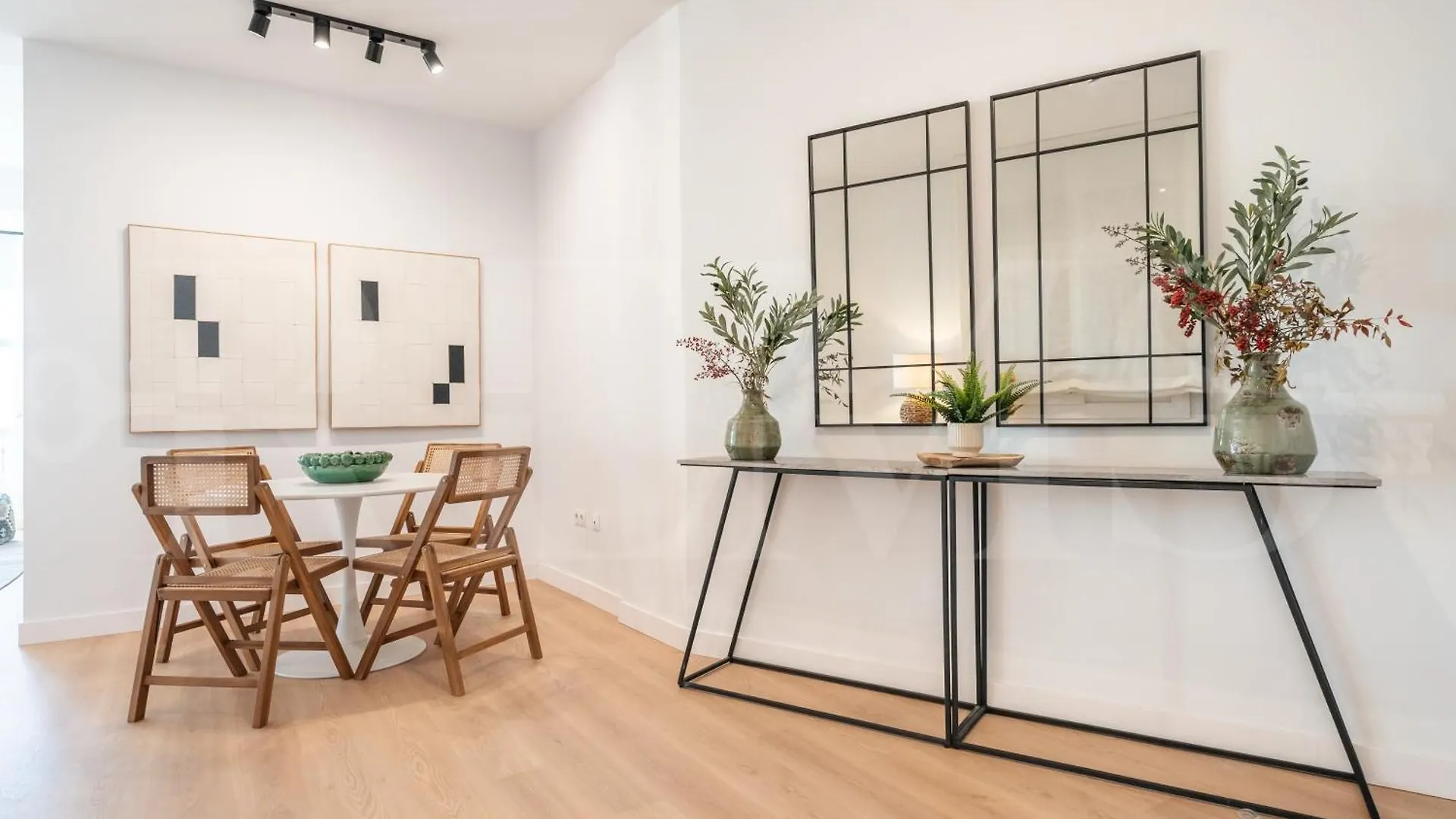 Elegant Coastal Charm With Unique Views By Rems Appartement Málaga