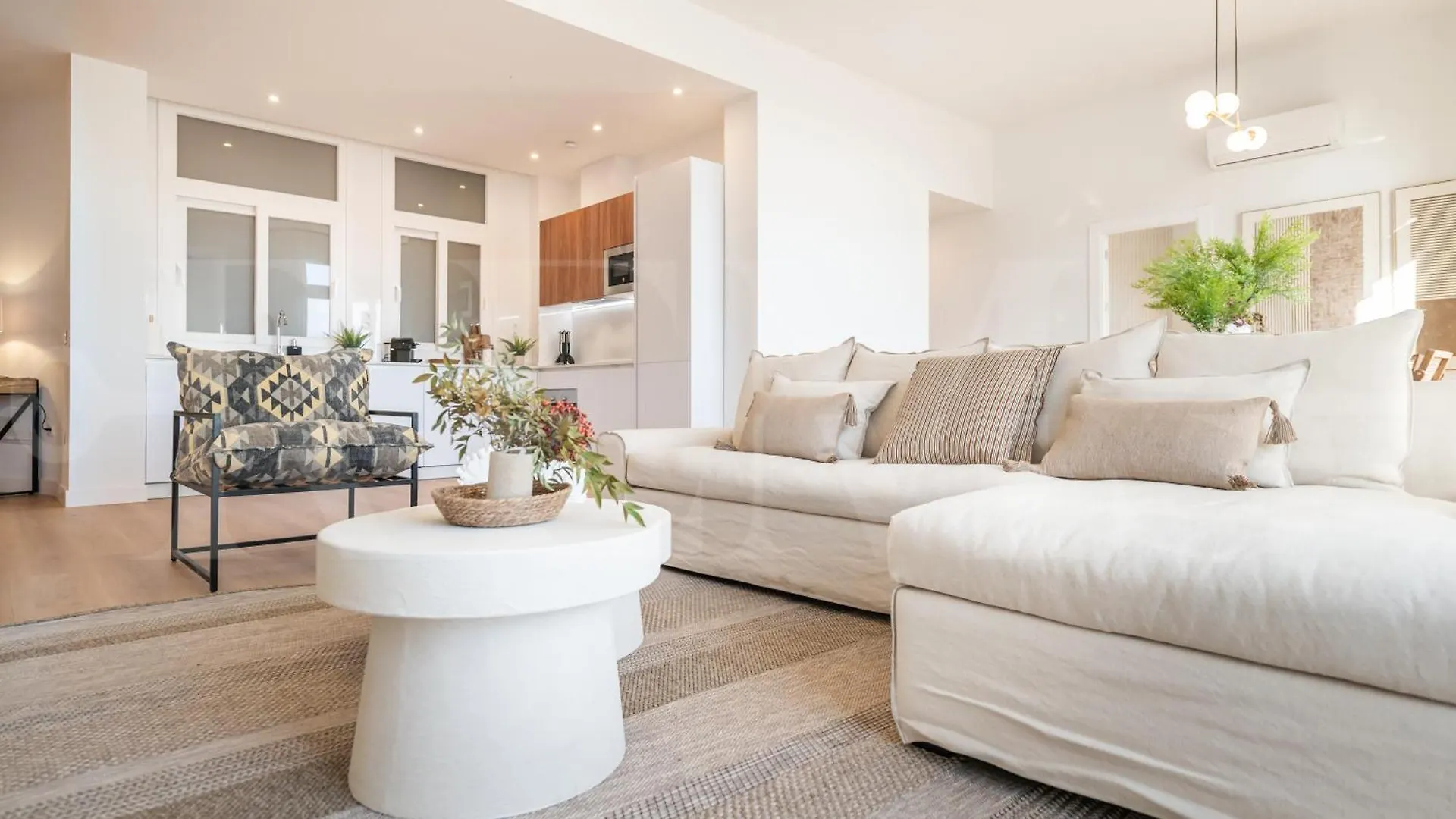 Elegant Coastal Charm With Unique Views By Rems Appartement Málaga Spanje