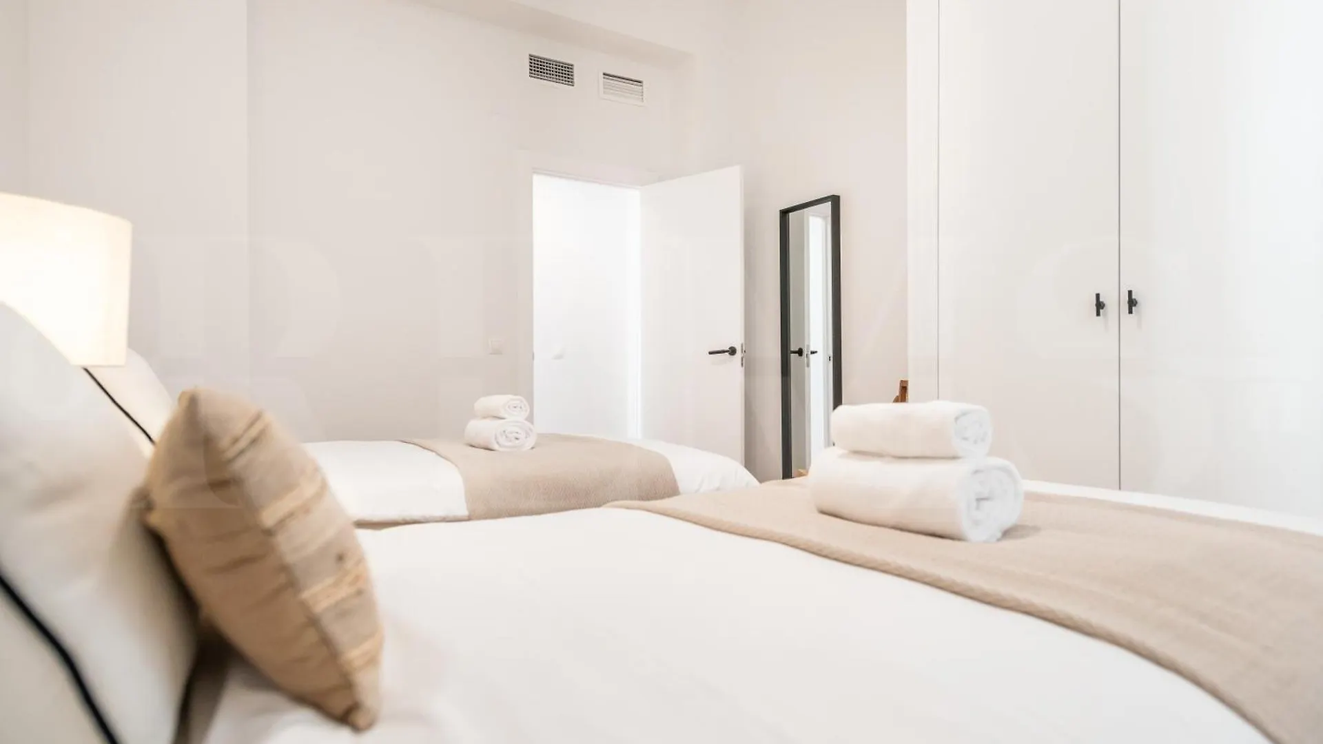 Elegant Coastal Charm With Unique Views By Rems Appartement Málaga 0*,