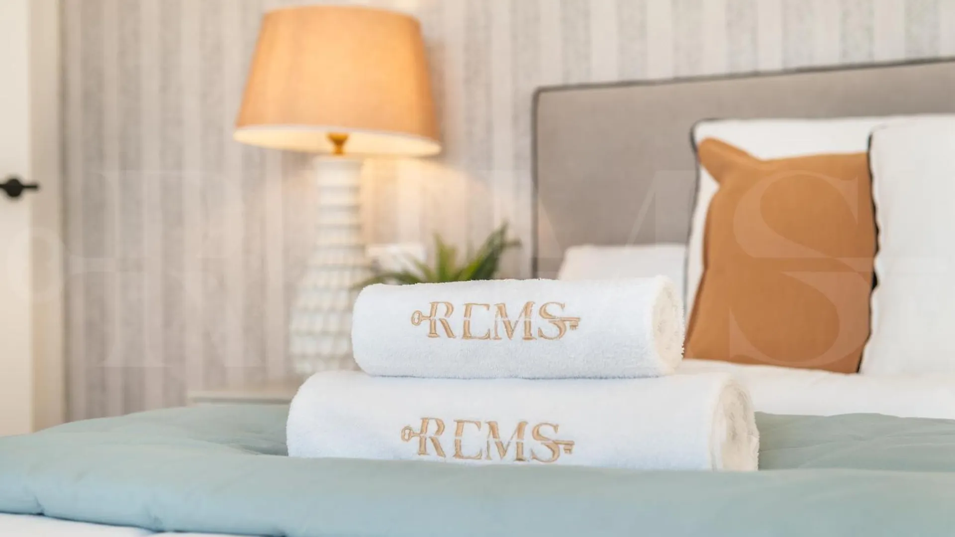 Elegant Coastal Charm With Unique Views By Rems Appartement Málaga 0*,